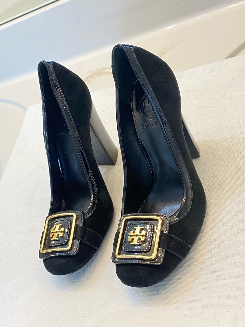 Tory Burch black Suede leather heels pumps Size 6.5M excellent condition clean